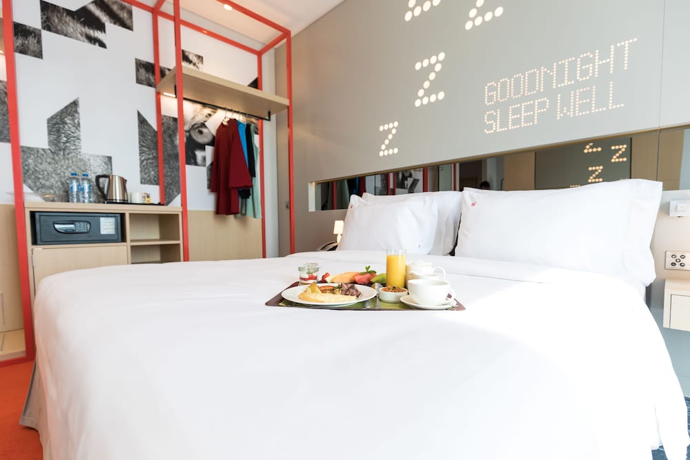 Standard Room, 1 King Bed (Urban) photo 2