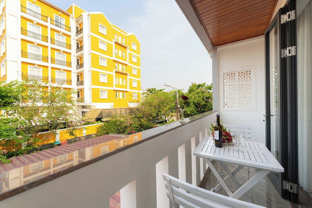 Deluxe Double Room, City View