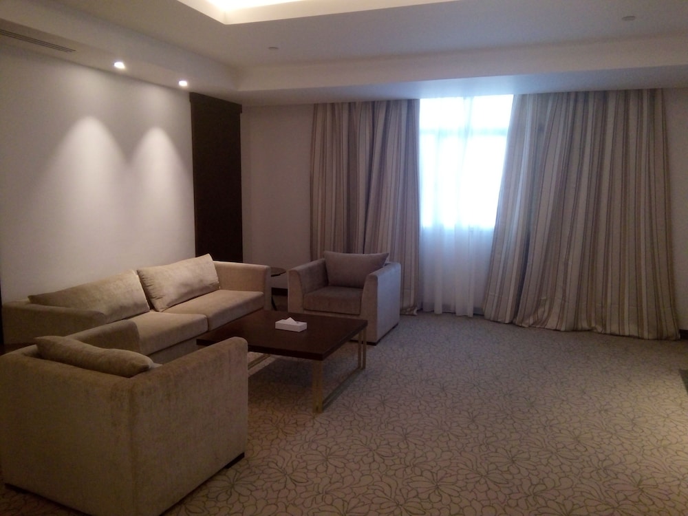 Presidential Suite, Pool View