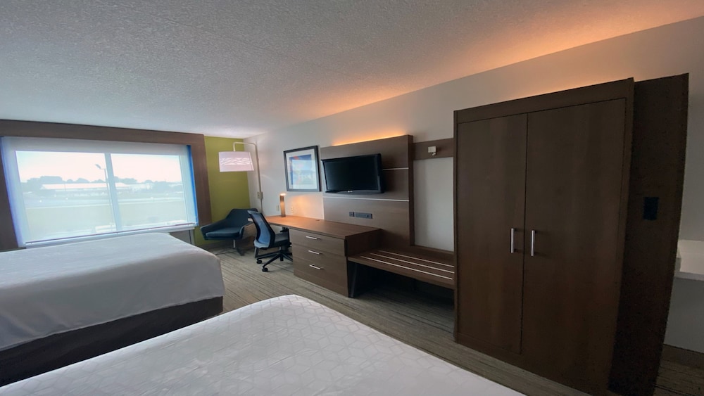 Standard Room, 2 Queen Beds - Photo 2