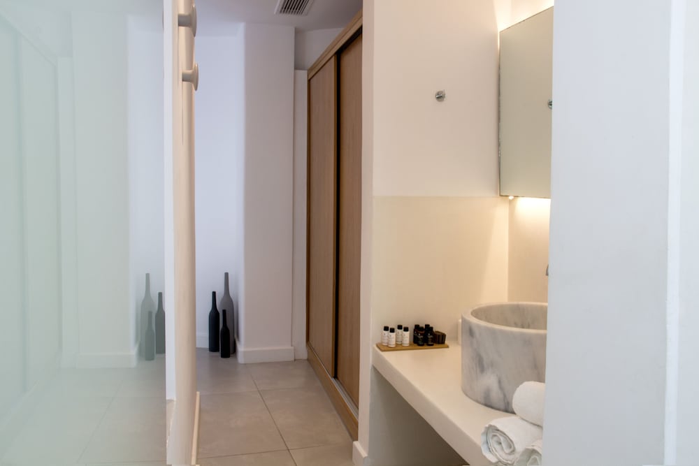 Suite, Balcony (Caldera View) - Photo 11