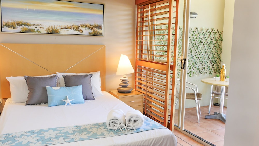 Spacious 1 Bedroom Resort Studio with Ocean Views