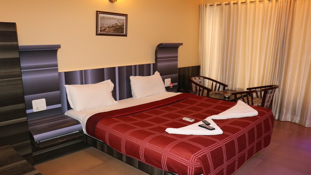 Deluxe Double Room, 1 Double Bed, City View, Garden Area photo 2