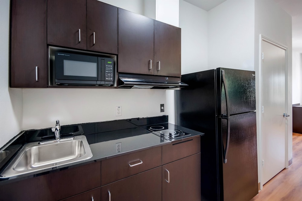 Deluxe Room, 2 Queen Beds, Non Smoking, Refrigerator & Microwave - Photo 8