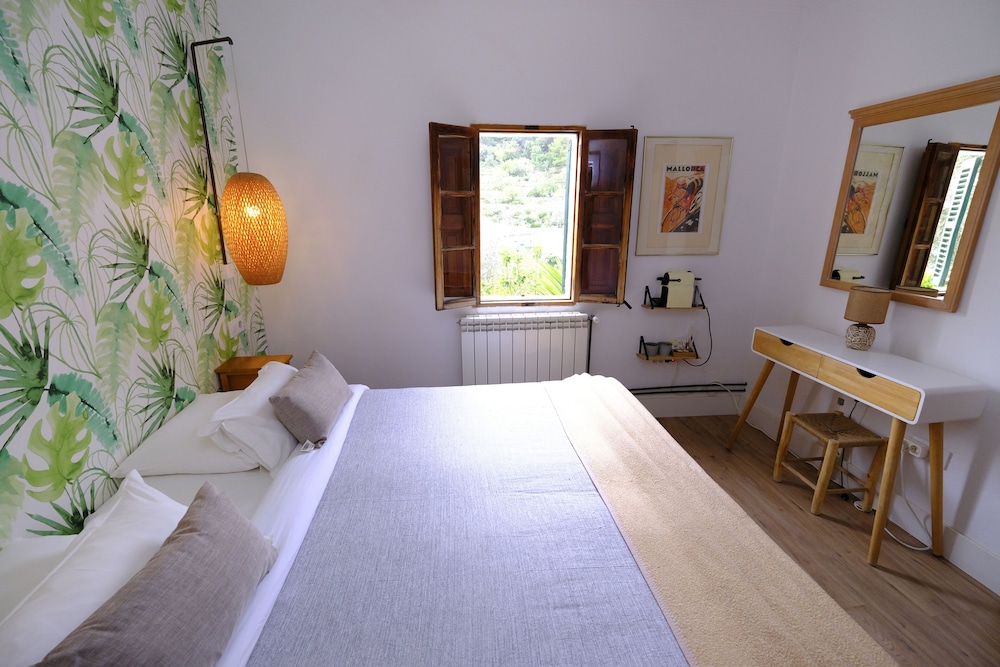 Double or Twin Room (2)