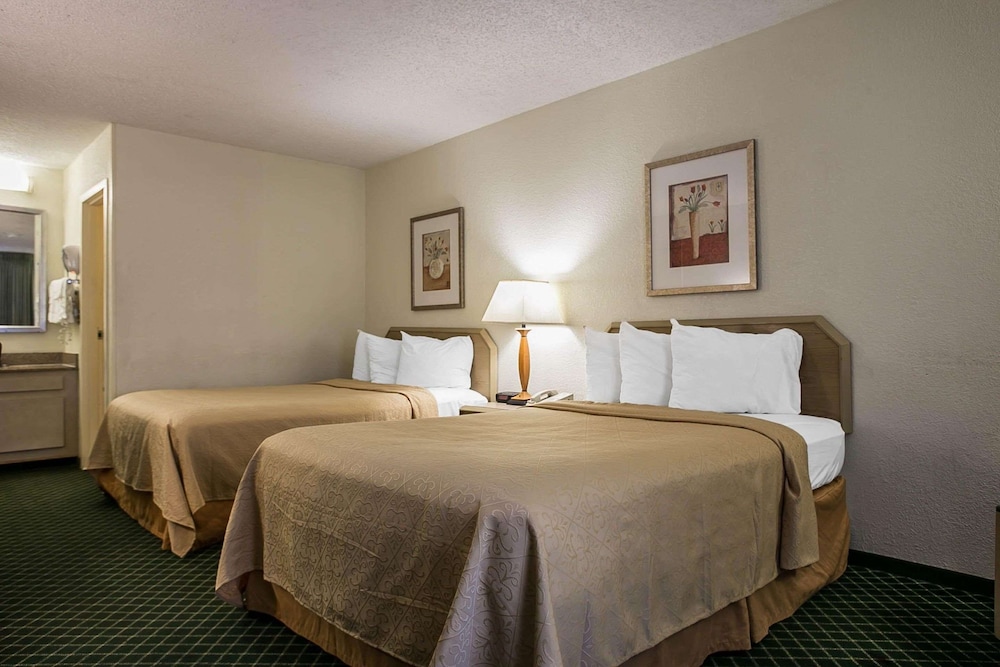 Standard Room, 2 Double Beds, Non Smoking - Photo 1