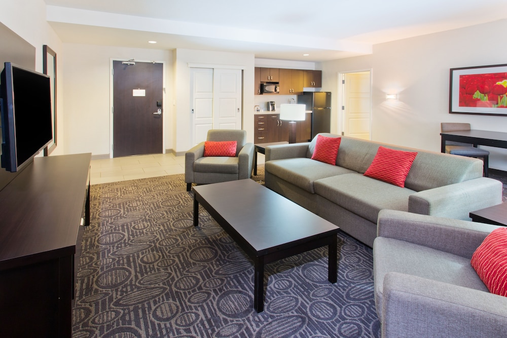 Suite, 1 King Bed - Photo 2