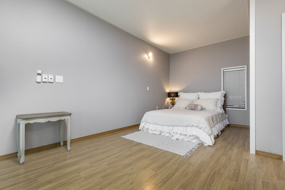 Basic Room, 1 Queen Bed, Ocean View (private whirlpool, 102) - Photo 1