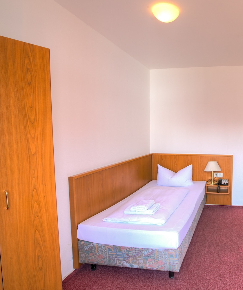 Economy Single Room, Shared Bathroom photo 1