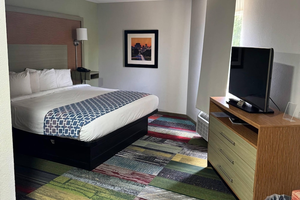 Suite, 1 King Bed, Non Smoking (Upgrade)