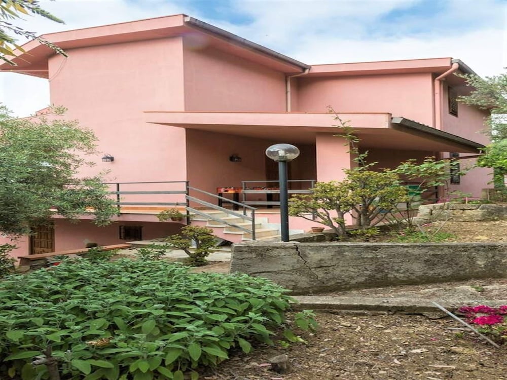 Villa photo 3