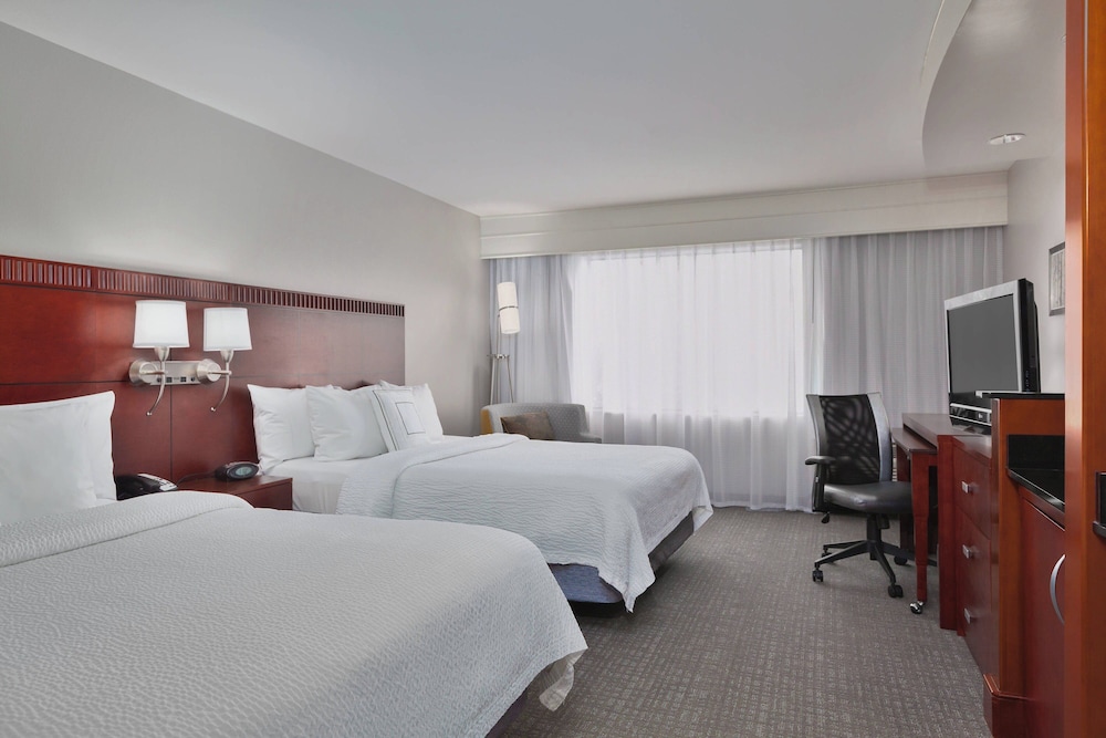 Room, 2 Queen Beds (Hearing Accessible) - Photo 1