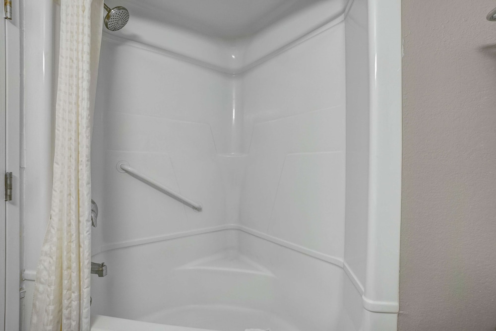 Standard Room, 2 Double Beds, Non Smoking, Refrigerator & Microwave - Photo 6