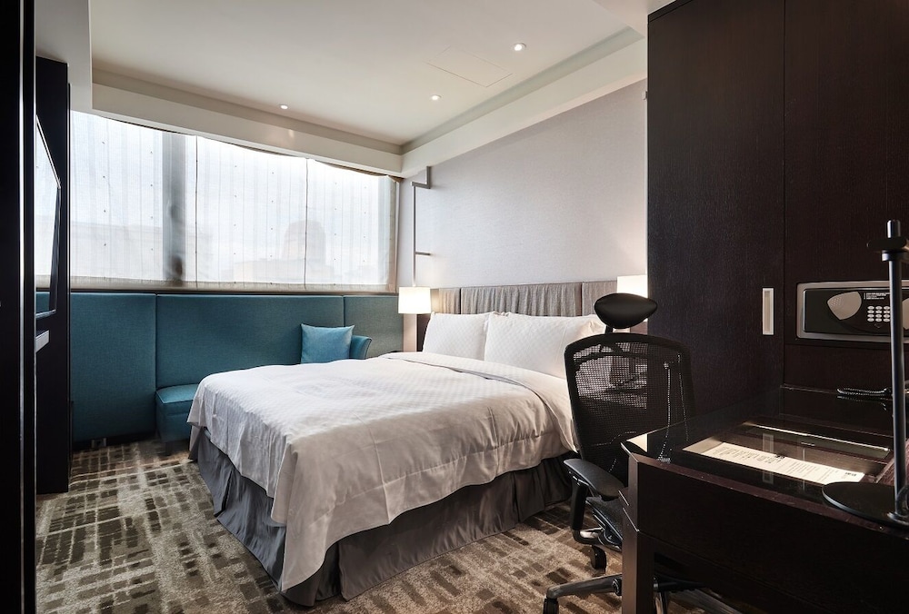 Junior King Room