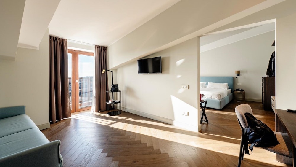 Junior Room, 1 Double Bed, Non Smoking - Photo 1