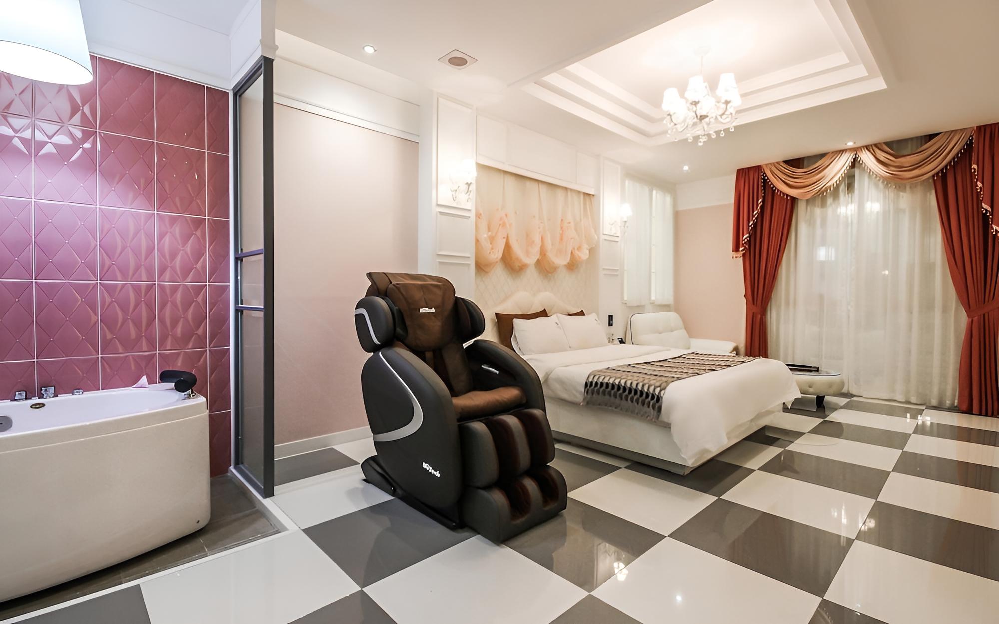 Room (Special room massage chair (whirlpool) - Photo 10