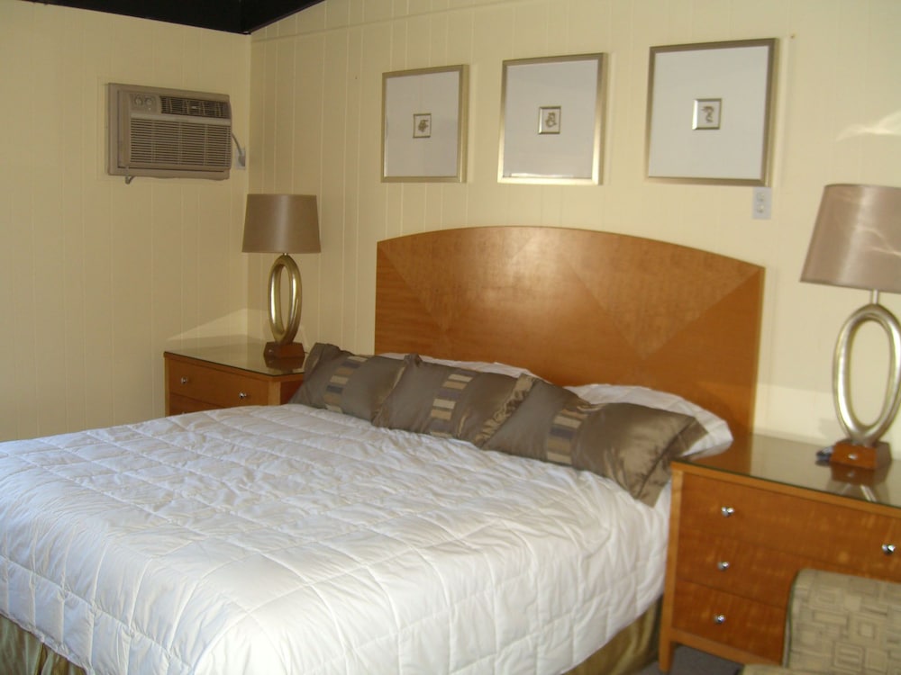 Deluxe Room, Poolside photo 1