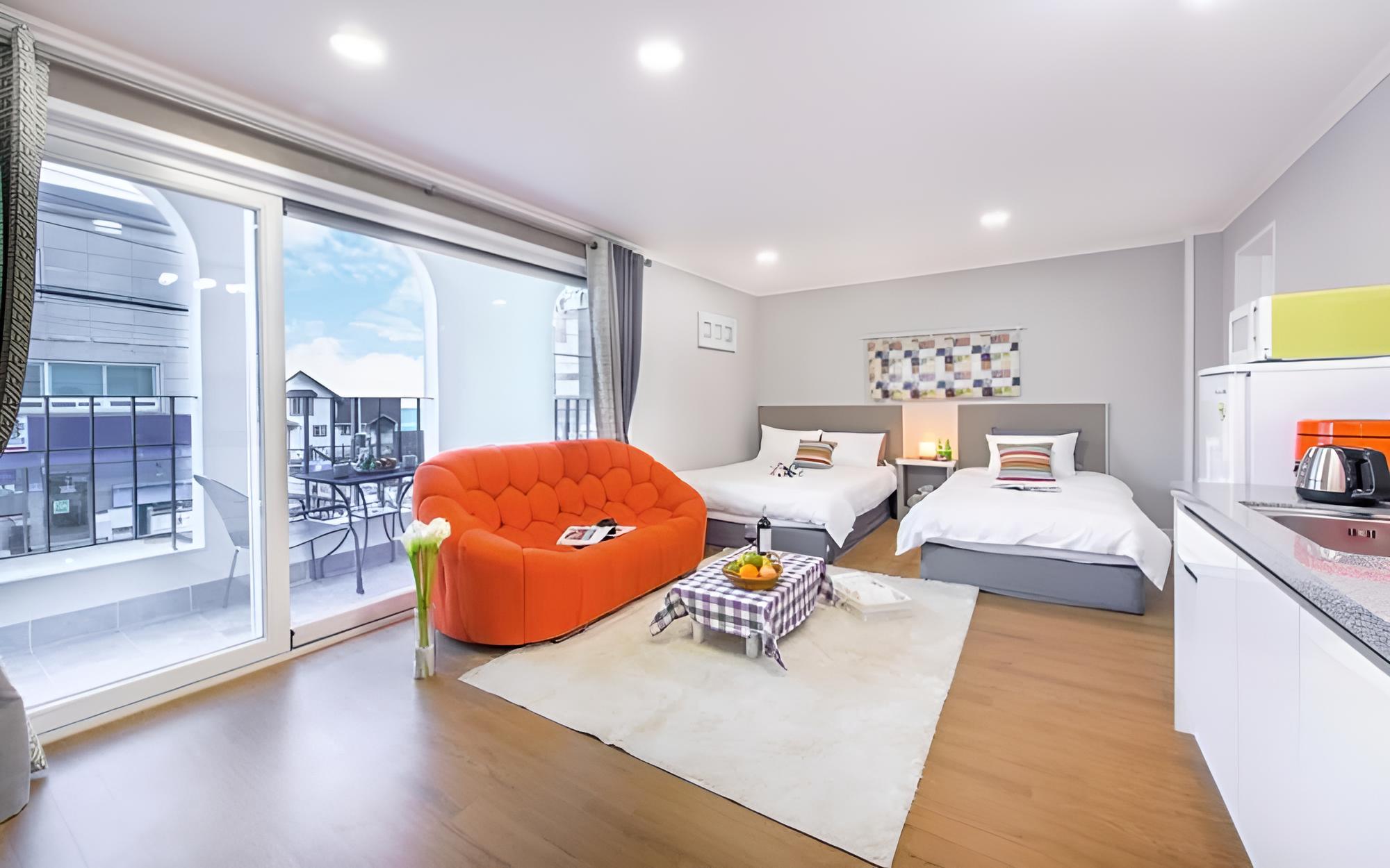 Room (Room 102) - Photo 1