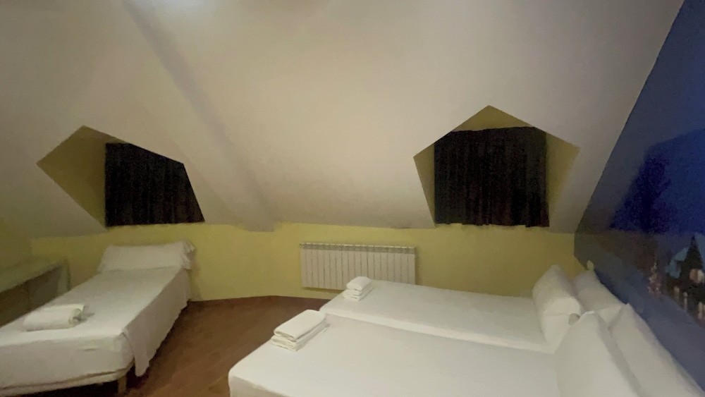 Family Room, Multiple Beds