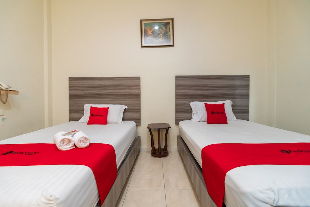 Twin Room (RedDoorz) - Photo 6
