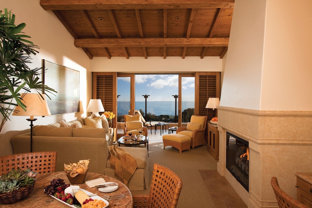 Suite, 1 King Bed with Sofa bed, Ocean View - Photo 1