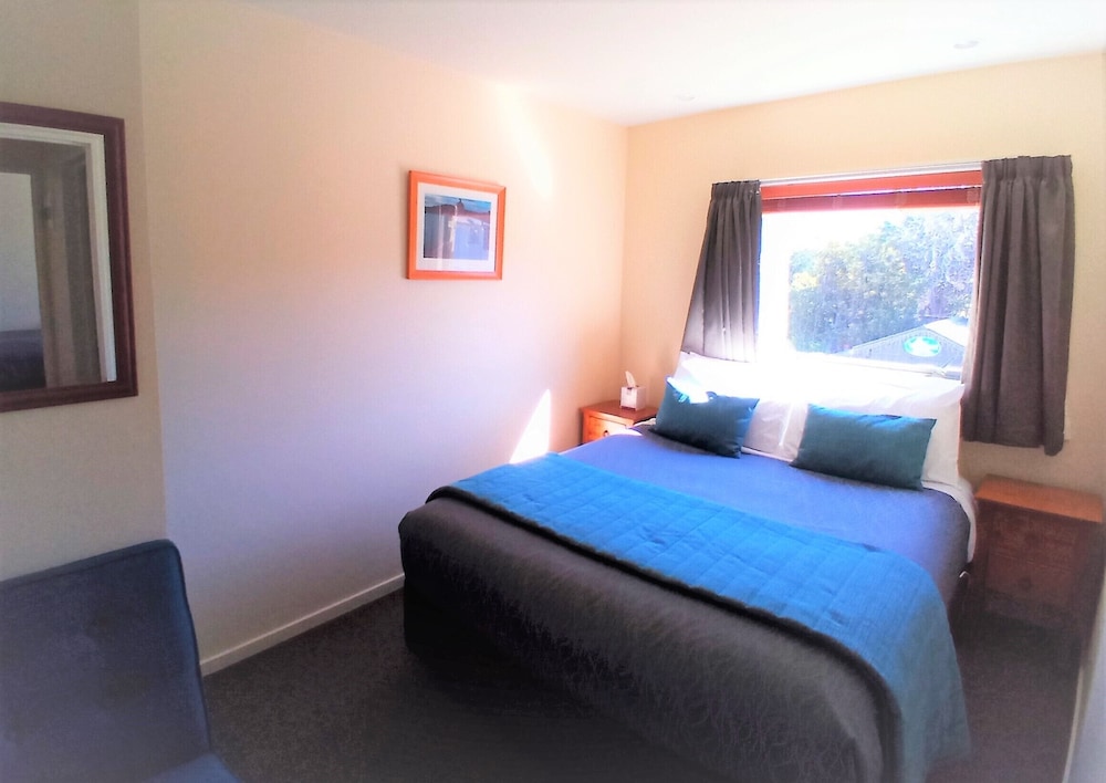 2 Bedroom Apartment - Upper Level photo 3