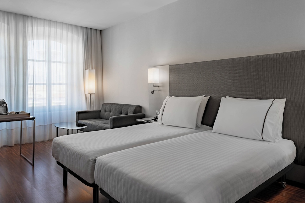 Standard Room, 2 Twin Beds, City View