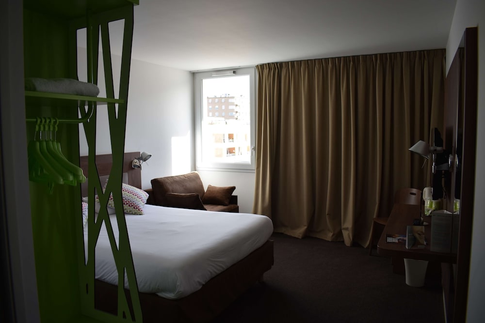 Standard Room, Multiple Beds photo 3