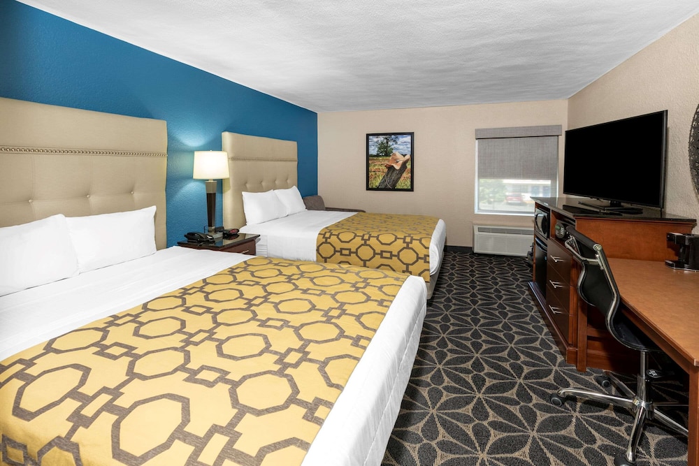 Room, 2 Queen Beds, Non Smoking - Photo 1