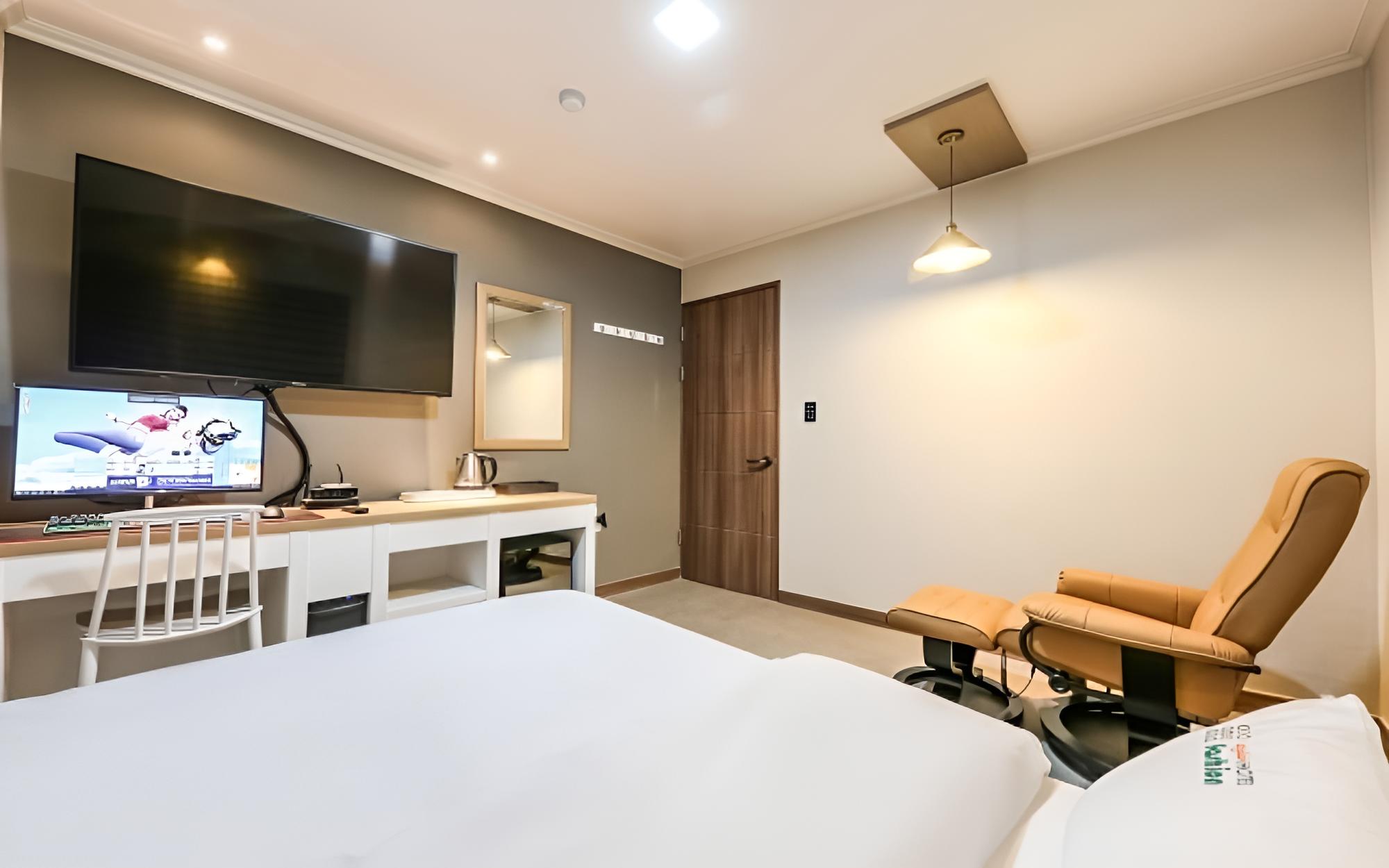 Room (Standard (non-smoking room) (air puri) - Photo 1
