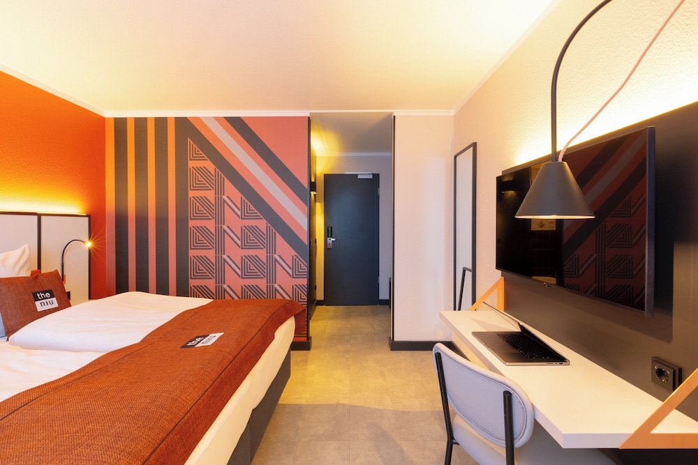 Premium Room, 1 Queen Bed - Photo 6