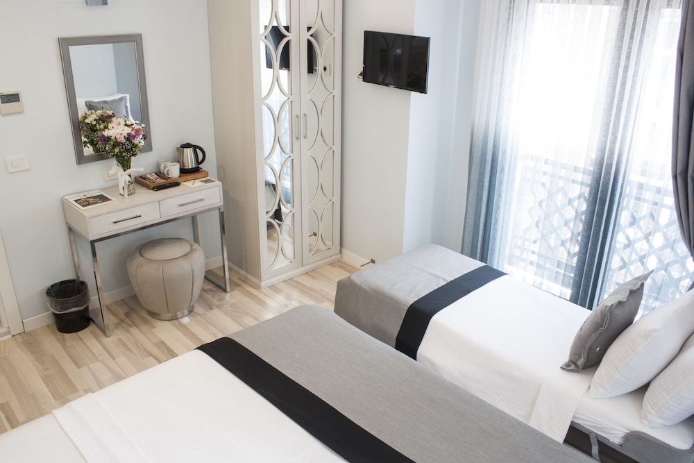 Superior Triple Room, Multiple Beds, Non Smoking, City View photo 1