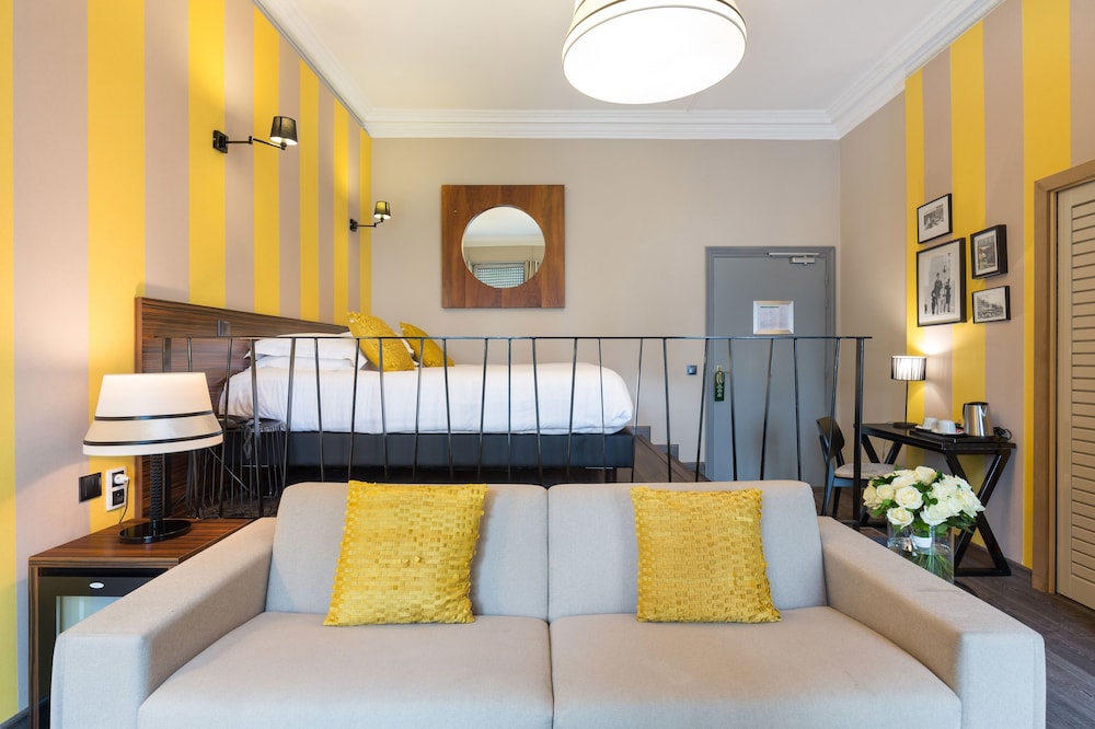 Junior Suite, 1 King Bed, Terrace, Garden View (Twin bed on request) - Photo 4