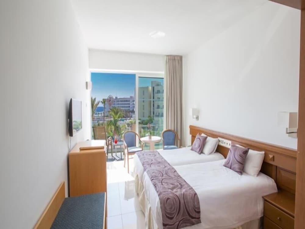 Double or Twin Room, 1 Bedroom, City View