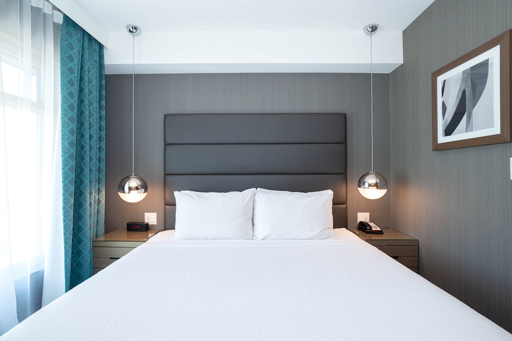 Signature Suite, 1 King Bed with Sofa bed, Kitchen (Grand)