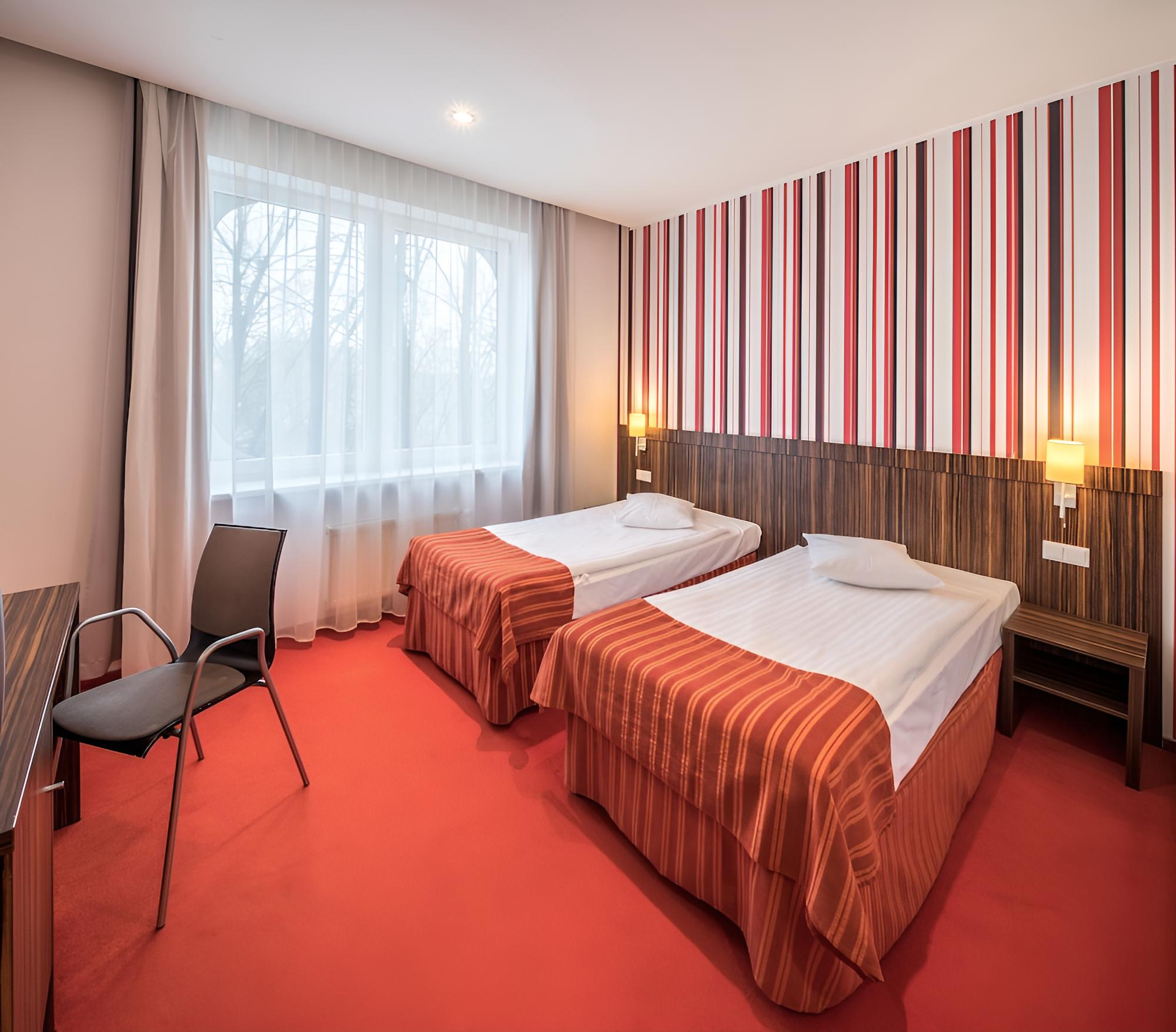 Standard Double or Twin 1 Double Bed or 2 Twin Beds - Photo 4