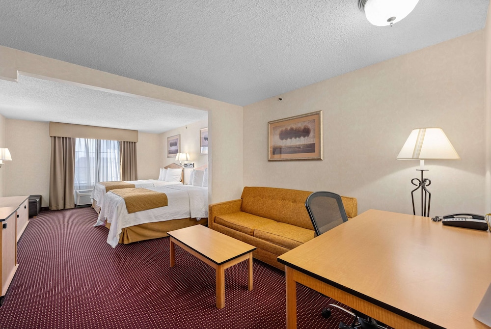 Suite, 2 Queen Beds, Non Smoking