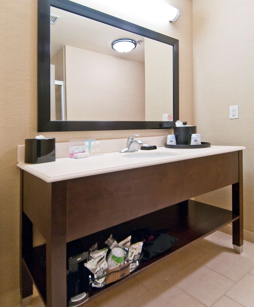 Room, 1 King Bed, Non Smoking (Shower Only) - Photo 2