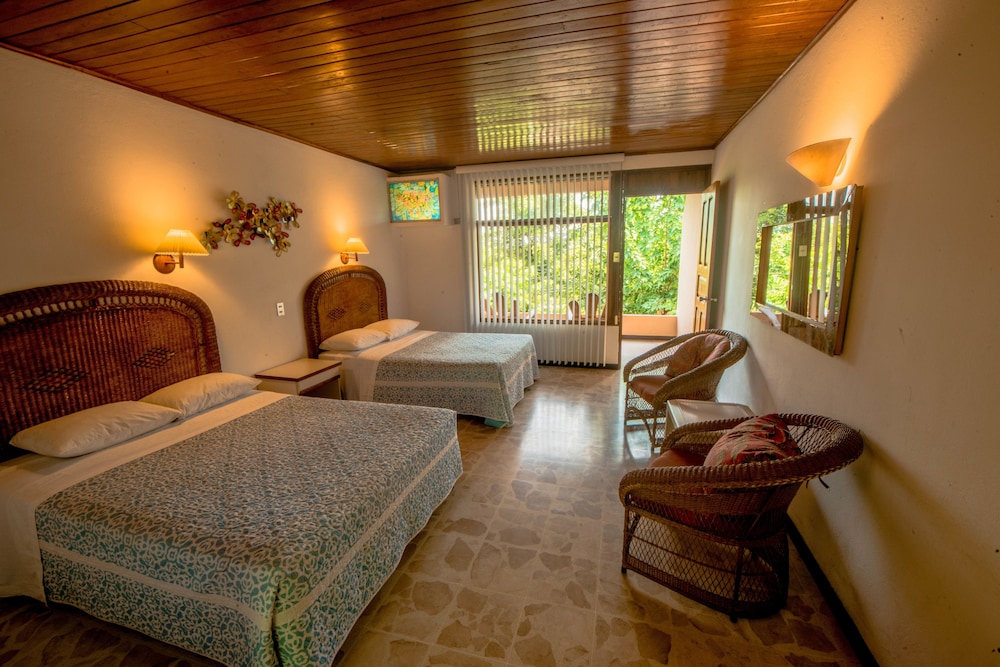 Standard Room, 2 Double Beds (Facing Main Street)