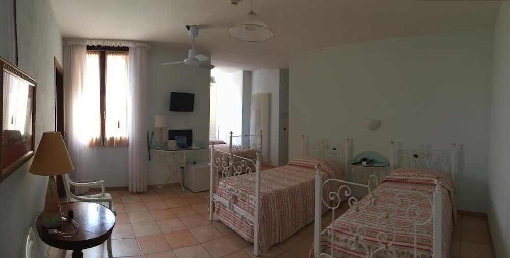Classic Triple Room photo 2
