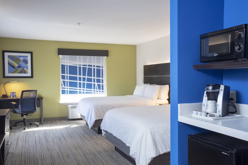 Suite, 2 Queen Beds, Accessible (Roll-In Shower) - Photo 2