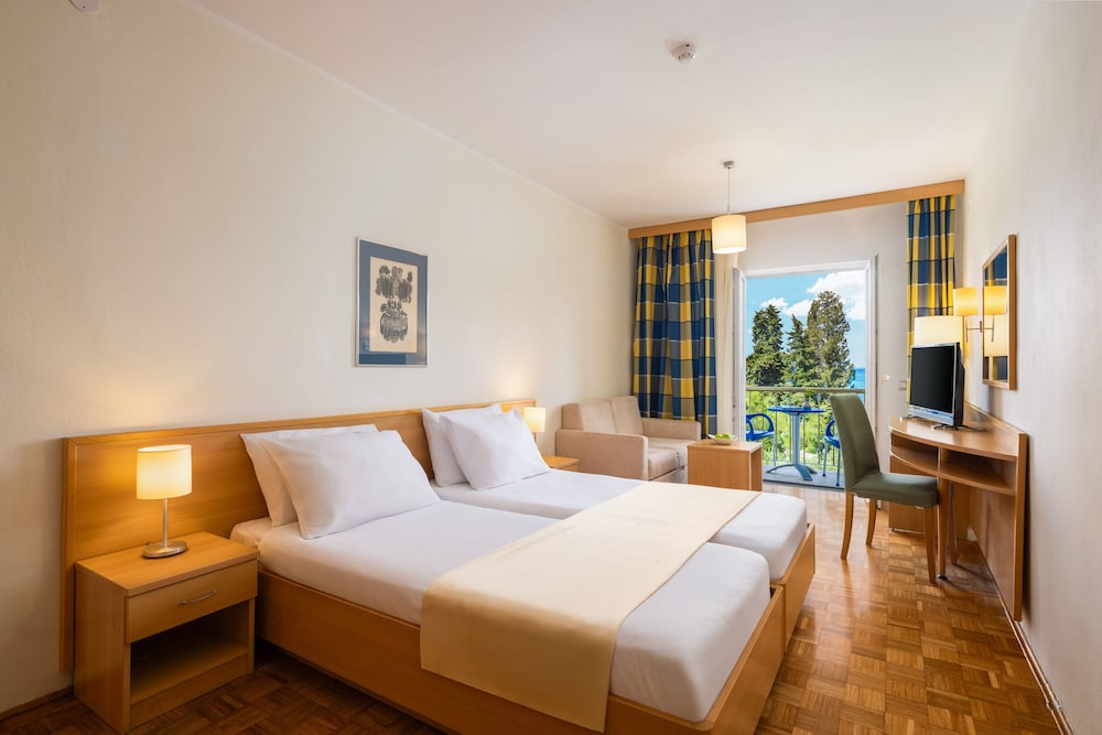Comfort double room with sea view balcony photo 1