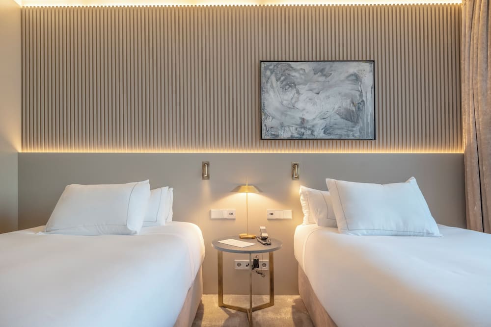 Premium Twin Room - Photo 8