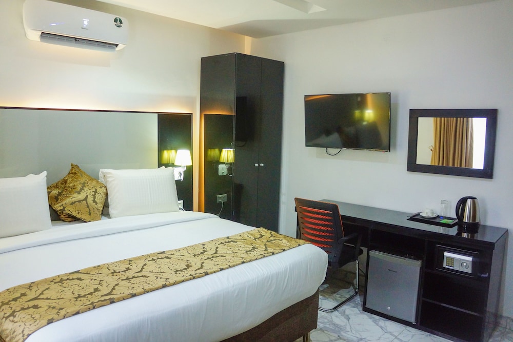 Deluxe Room - Photo 9