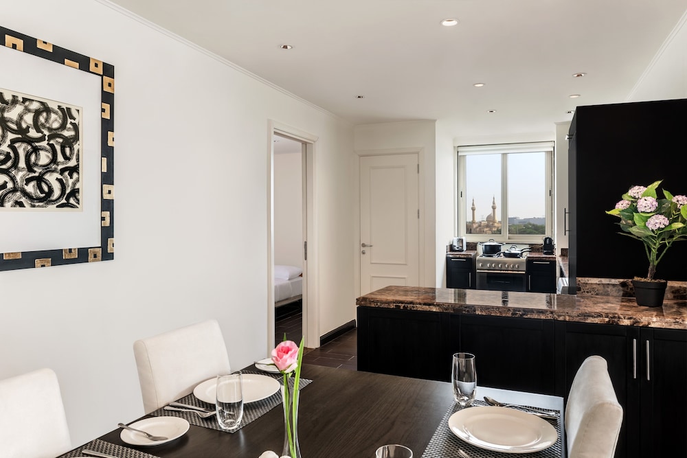 Two Bedroom Apartment with Free Shuttle to Beach - Photo 2