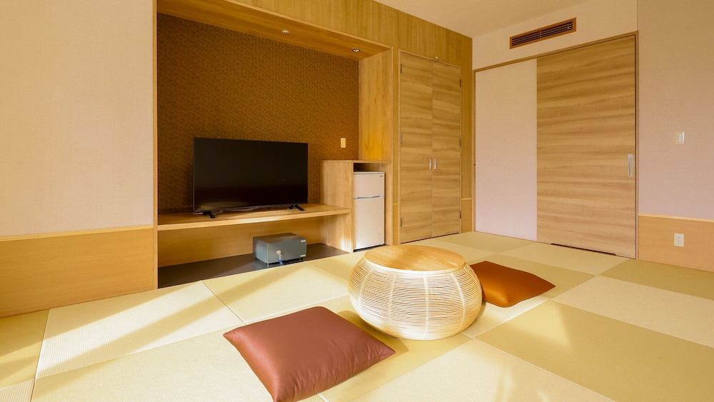 Standard Japanese-Style Room 12 Tatami Mats - Shower Only - Non-Smoking photo 1