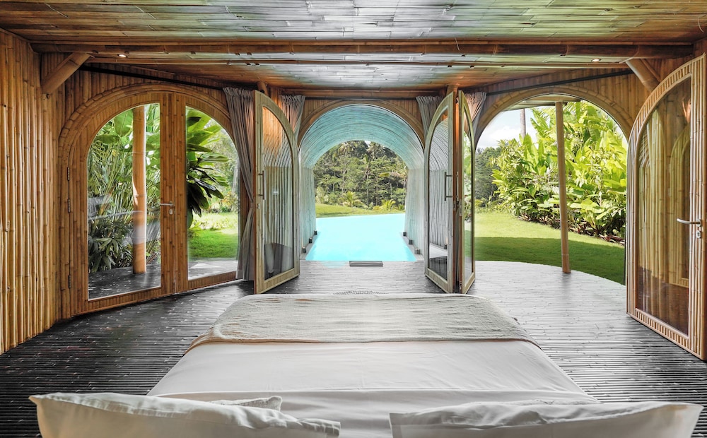 Arch Villa photo 3