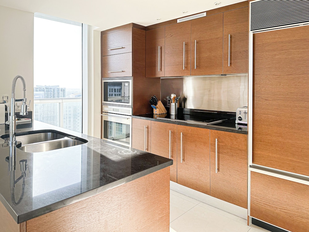 Boutique Corner Apart, 2/2, Sofa Bed, Ocean View, Balcony4608 thumbnail 5
