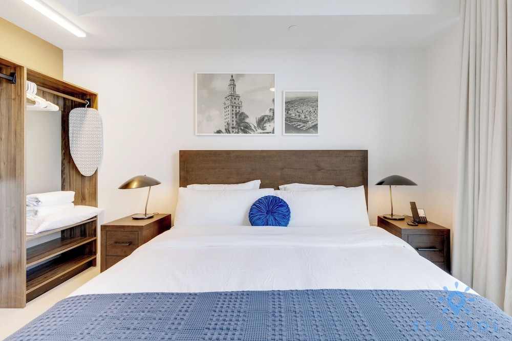Classic Apartment, 1 King Bed with Sofa bed, Balcony, City View photo 2