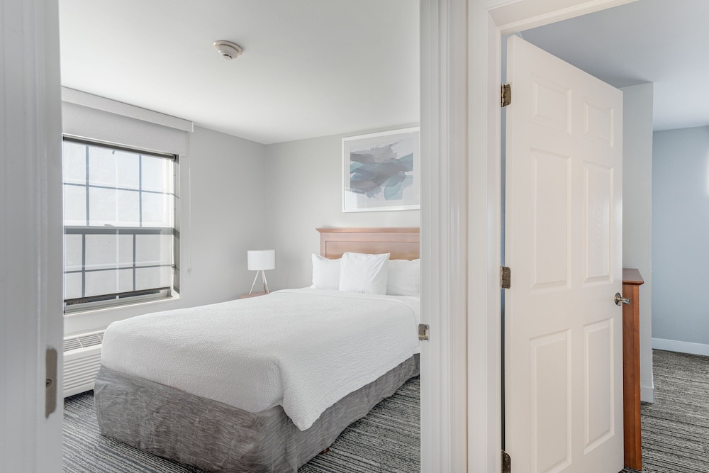 Suite, 2 Bedrooms - Photo 1